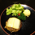 Ginza Enji - 燻製ハンバーグランチに燻製チーズをトッピング