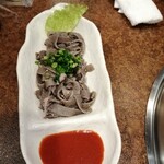 炭火焼肉 新家 - センマイ。