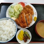 ニュー福屋 - チキンカツ定食950円