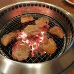 炭火焼肉 新家 - 塩タン