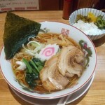 らーめんひんま - 昔懐かしの正油ラーメンとご飯