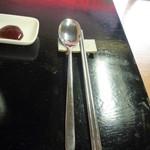 ジテヤ - 箸&ｽﾌﾟｰﾝ横はｺﾁジャン