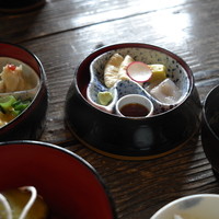 韻松亭 - 茶つぼ三段弁当