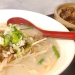 台湾料理 餃子坊 - 台湾豚骨抻麺・魯肉飯