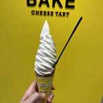 BAKE CHEESE TART - 巻きが激しい。「BAKEミルクソフト」432円。