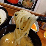 俺の中華たなか家 - 味噌スープのつけ汁に浸して麺リフト⤴️