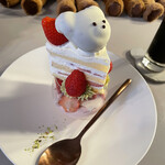 202976626 - ショートケーキパフェを横から