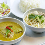 H. Green curry set with eggplant and chicken