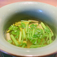 松石 - ① スープ
                    　つぶ貝、筍、春セリ