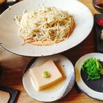 蕎麦切り よしむら - もっちり濃厚胡麻豆腐！生わさびの爽やかさとよく合います