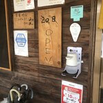 地鶏食堂 - 入口左側（20230420撮影）