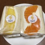 PACCO SWEETS - 袋に入ったまま 二つ並べて撮ってみました