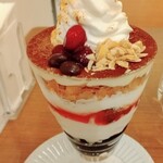 ミルク&パフェ よつ葉ホワイトコージ - 