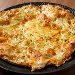 Hassaku - チーズたっぷり酒盗ピザ