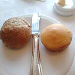 レストラン シャンボール(リーガロイヤルホテル大阪) - ブリオッシュとクルミのパン