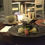 時の宿 すみれ - デザートはラウンジに移動して戴きます