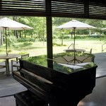 時の宿 すみれ - ロビーから望む中庭