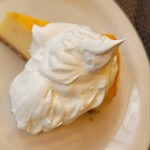 Troubadour - ベイクドチーズケーキ（ホイップクリーム）