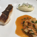 ラチュレ - ヒラメに桜海老と筍入りのジュドオマール、それにマッシュポテト