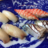 鮨 秀とら - 墨烏賊　車海老　平目　しめ鯖