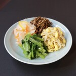 炭火焼肉ホルモン うらら - 【ナムル盛合せ】