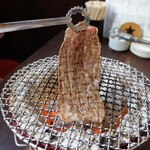 炭火焼肉ホルモン うらら - 【名物！イチボ焼すき（4枚）】