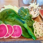 ビーカフェ なつめ - キャベツ、ぶなしめじ＆えのき、ちぢみゆきな＆小松菜、紅芯大根、れんこん