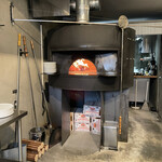 400℃ PIZZA - 目の前のピザ窯