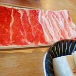 ビーカフェ なつめ - 漢方牛（飼料が工夫されてるらしい）、豚肉、地元・林さんのお豆腐