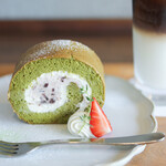 キッサ マシマロ - ２０２３年４月再訪：抹茶と小豆クリームのロールケーキ☆