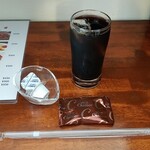 キッチン ブルー グローブ - 今日は暑いので、アイスコーヒー