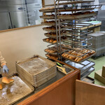 塩パン屋 パン・メゾン - どんどん焼き上がります