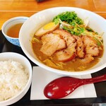 Michi No Eki Biosu Oogata Hinataya Shokudou - 宗田節カレーチャーシュー麺、半ライス