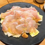 洋食 おがた - 生ハムとクルトンのサラダ