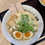 らーめん錦 - 鶏白湯全部のせ塩らーめん。