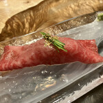 鉄板焼 grow - 最高級A5黒毛和牛の炙り寿司