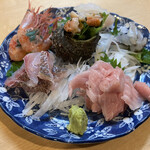 Okonomiyaki Toku - 刺身盛り合わせ一人前950円
