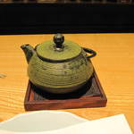 Seizoroisaka Soba Ginsei - 蕎麦湯の入った鉄瓶