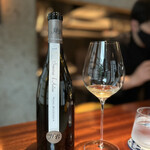 蒼 - ホワイトアスパラと同郷テロワールのマリアージュですね！
      ソーヴィニヨン・ブランですが、想像よりもずっとふくよかで、リッチなオランデーズにもぴったり♪