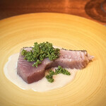 蒼 - 素晴らしいメジマグロの、素晴らしい腹上の部分。
      これまた最高級の美山産の花山椒と、お米＆中国甘酒のソースとで、ペロリ瞬殺ですね。