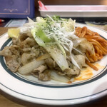 キッチン あずま - 日本一の柚子胡椒を使った❗️
      柚子胡椒ネギ塩レモン焼肉〜♪\(//∇//)\♡