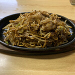 天領屋 - 赤焼きそば７００円　やはり赤い