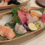 菜々海 - 刺身盛り（角度が教育上よろしくなかったかな？)