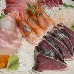 Uosai Sakurazawa - 三品目の刺盛り、いさき、鯛の昆布締め、鰹、甘海老、中トロ、帆立