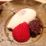 伯雲 - 桜の塩のアイスクリームと埼玉の苺「あまりん」