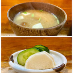 Hisamoto - 豆腐となめこに三つ葉のお味噌汁
                        長芋と胡瓜の糠漬け
