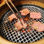 ホルモン焼肉 富や - 