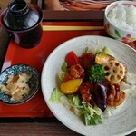 クルール - 若鶏と彩り野菜の黒酢入りソース定食