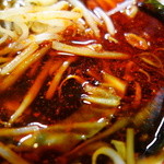 くをん - 野菜をどけてスープを＾＾　直接飲むスープではありません（＾＾；　あくまでも麺につけて食べてバランス良し＾＾