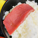 大衆食堂 きぬ川 - 脂ののったマグロをオンザライス♫